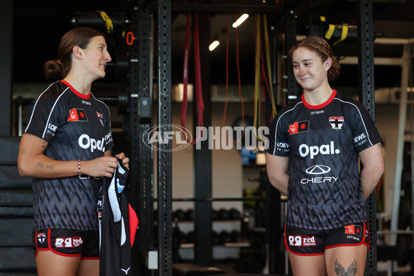 AFLW 2025 Round 01 - St Kilda v Adelaide - A-61510556