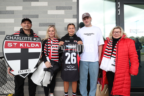 AFLW 2025 Round 01 - St Kilda v Adelaide - A-61510563