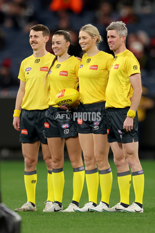 AFL 2025 Round 24 - Essendon v Carlton - A-61624076