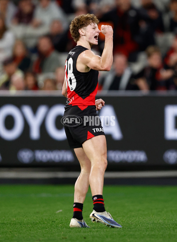 AFL 2025 Round 24 - Essendon v Carlton - A-61626345
