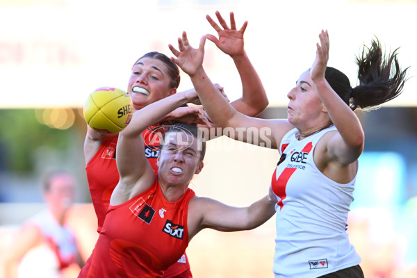 AFLW 2025 Round 02 - Gold Coast v Sydney - A-61684059