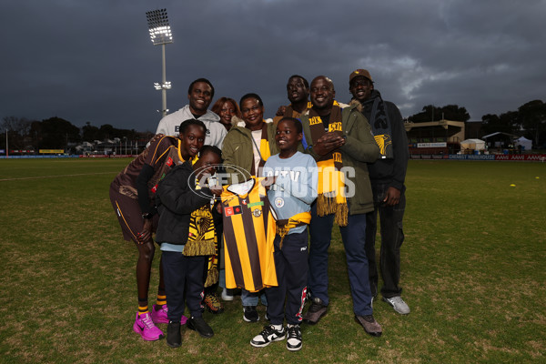 AFLW 2025 Round 02 - Hawthorn v Carlton - A-61690371