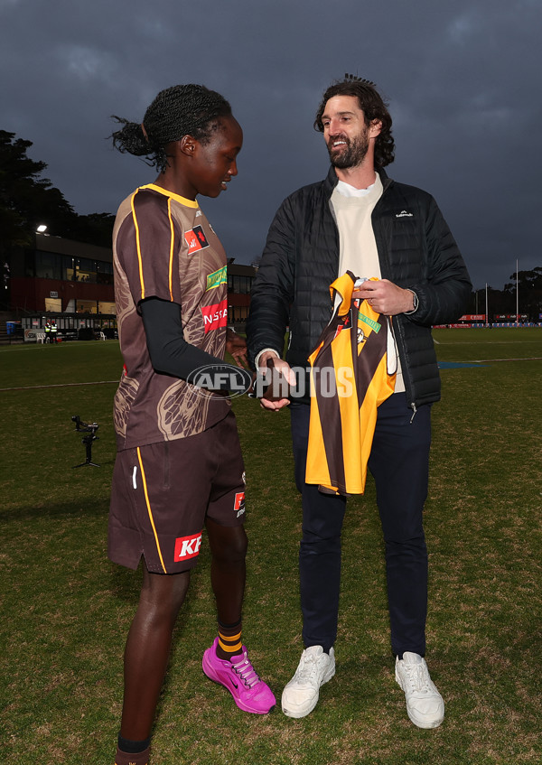 AFLW 2025 Round 02 - Hawthorn v Carlton - A-61690379