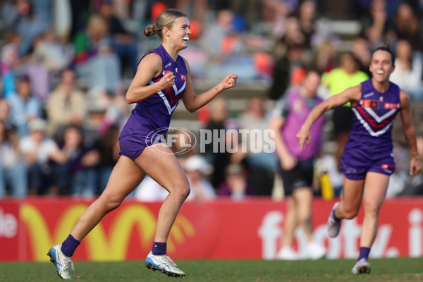 AFLW 2025 Round 02 - Fremantle v Brisbane - A-61690393