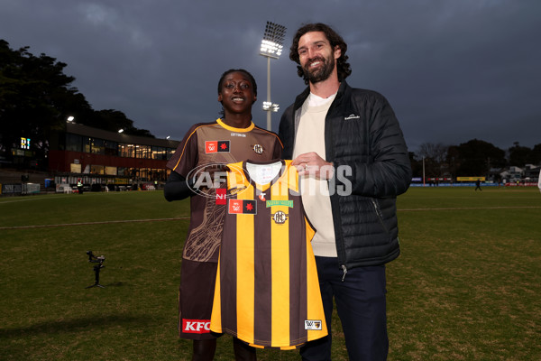 AFLW 2025 Round 02 - Hawthorn v Carlton - A-61691022