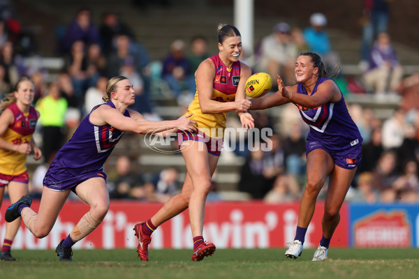 AFLW 2025 Round 02 - Fremantle v Brisbane - A-61691046