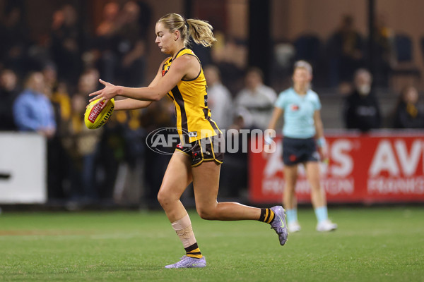 AFLW 2025 Round 02 - Hawthorn v Carlton - A-61698385