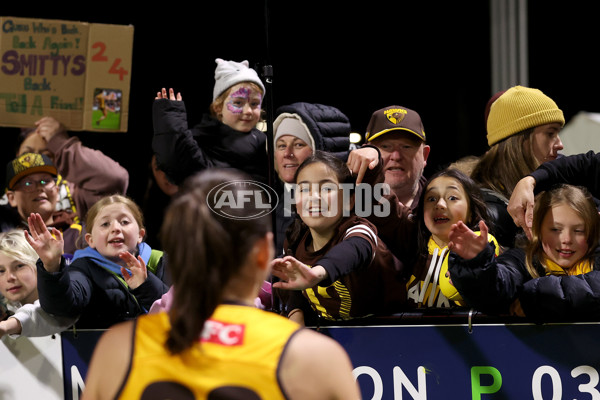 AFLW 2025 Round 02 - Hawthorn v Carlton - A-61701189