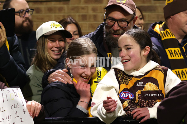 AFLW 2025 Round 02 - Hawthorn v Carlton - A-61701191