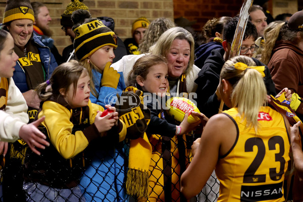 AFLW 2025 Round 02 - Hawthorn v Carlton - A-61701193