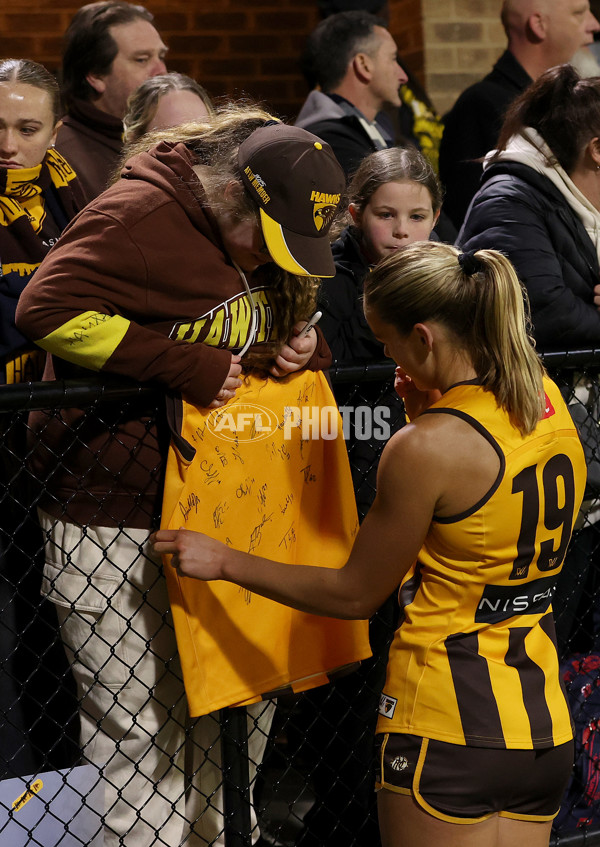 AFLW 2025 Round 02 - Hawthorn v Carlton - A-61707827