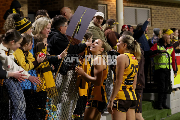 AFLW 2025 Round 02 - Hawthorn v Carlton - A-61707828