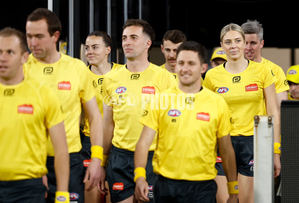 AFL 2025 Round 24 - Essendon v Carlton - A-61778846