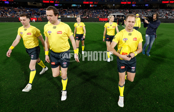 AFL 2025 Round 24 - Essendon v Carlton - A-61778849
