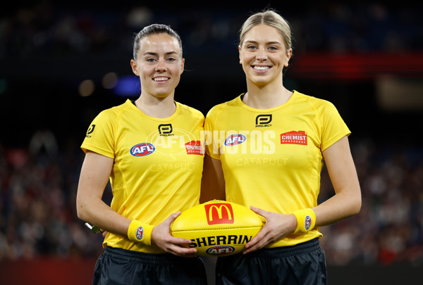 AFL 2025 Round 24 - Essendon v Carlton - A-61778851