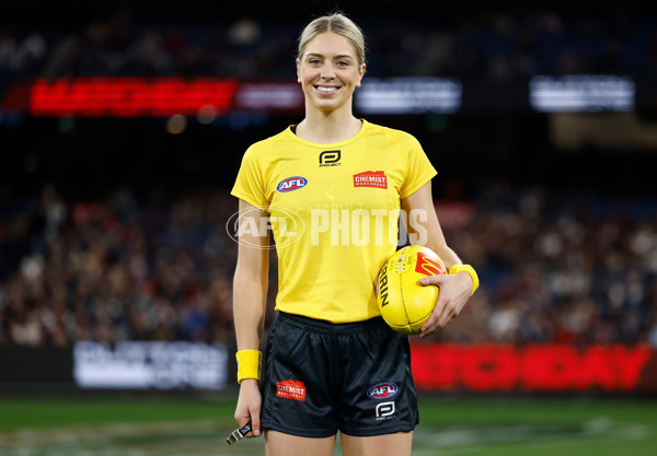 AFL 2025 Round 24 - Essendon v Carlton - A-61778853