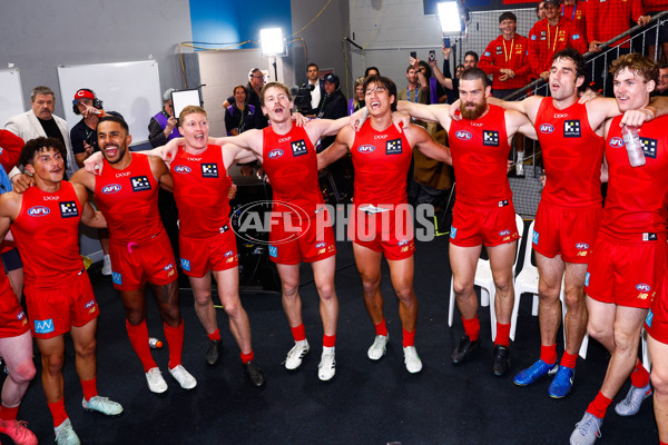 AFL 2025 Round 24 - Gold Coast v Essendon - A-61803478