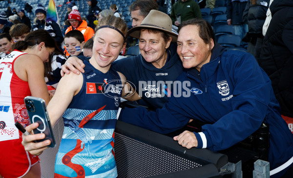 AFLW 2025 Round 03 - Geelong v Sydney - A-62108305