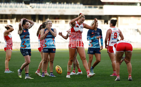 AFLW 2025 Round 03 - Geelong v Sydney - A-62112322