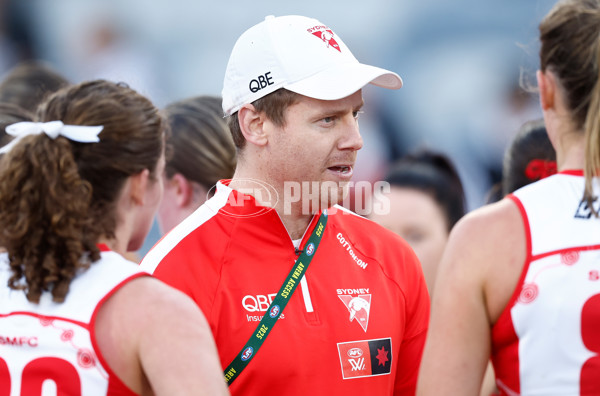 AFLW 2025 Round 03 - Geelong v Sydney - A-62112365