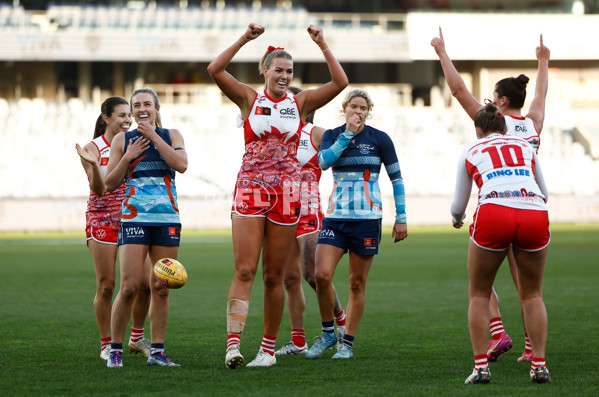 AFLW 2025 Round 03 - Geelong v Sydney - A-62113195