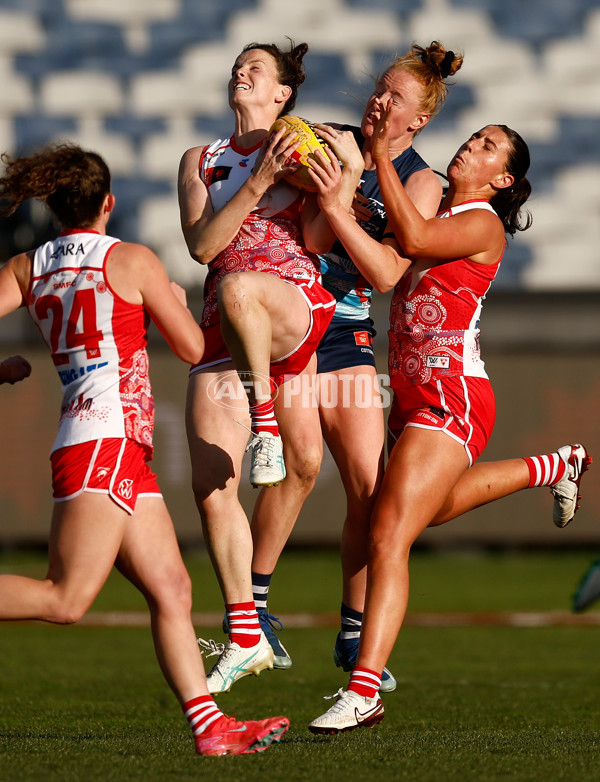 AFLW 2025 Round 03 - Geelong v Sydney - A-62113271