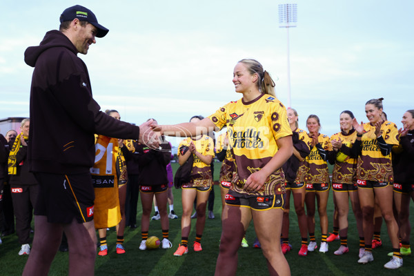 AFLW 2025 Round 03 - Western Bulldogs v Hawthorn - A-62117392