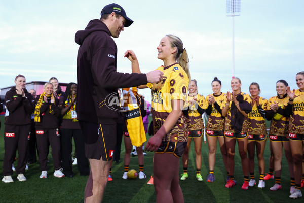 AFLW 2025 Round 03 - Western Bulldogs v Hawthorn - A-62118561