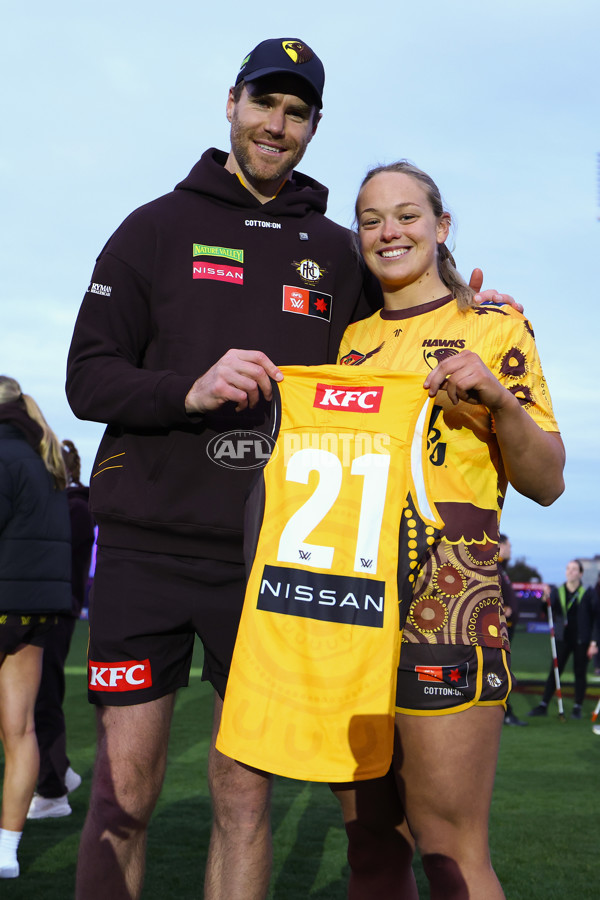AFLW 2025 Round 03 - Western Bulldogs v Hawthorn - A-62118573