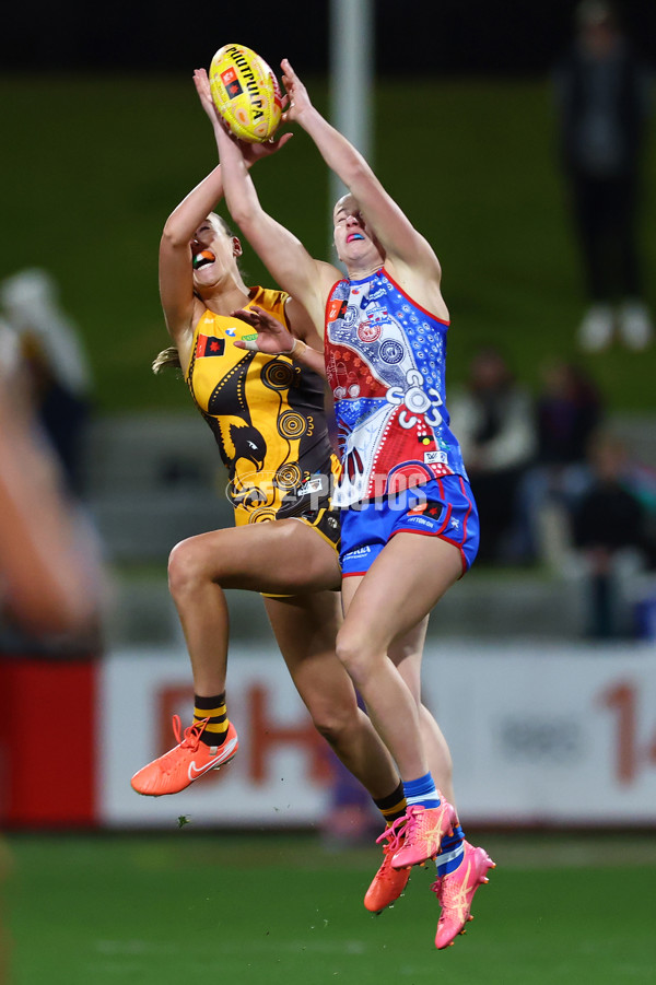 AFLW 2025 Round 03 - Western Bulldogs v Hawthorn - A-62123092