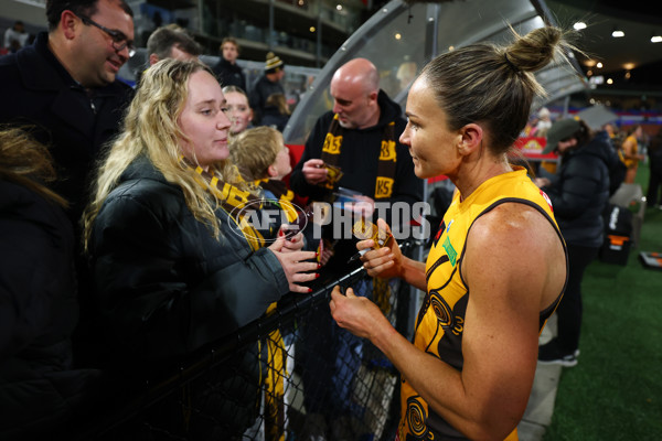 AFLW 2025 Round 03 - Western Bulldogs v Hawthorn - A-62125471