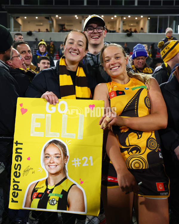 AFLW 2025 Round 03 - Western Bulldogs v Hawthorn - A-62125478