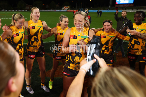 AFLW 2025 Round 03 - Western Bulldogs v Hawthorn - A-62126931