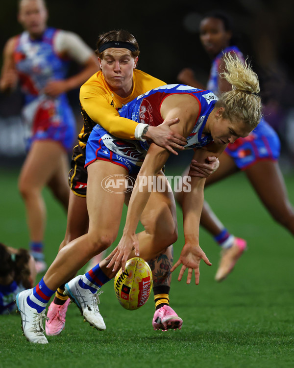 AFLW 2025 Round 03 - Western Bulldogs v Hawthorn - A-62128547
