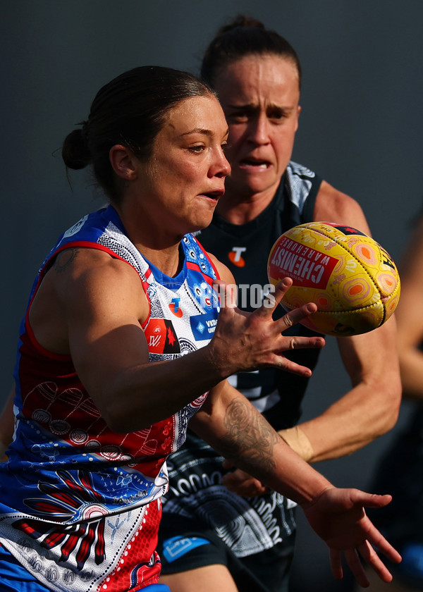AFLW 2025 Round 04 - Carlton v Western Bulldogs - A-62273278