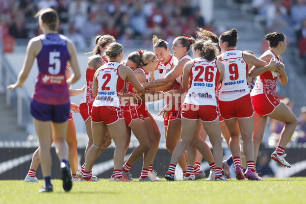 AFLW 2025 Round 04 - Sydney v Walyalup - A-62323185