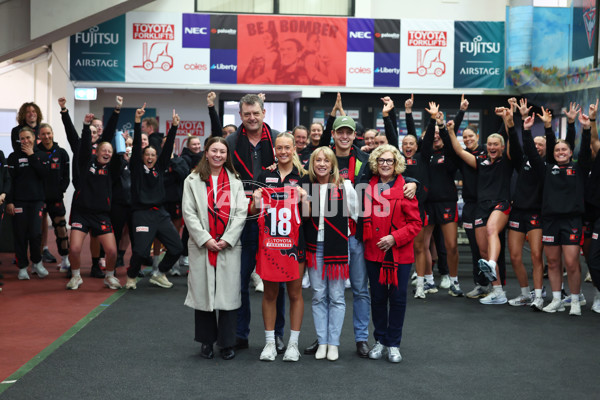 AFLW 2025 Round 04 - Essendon v Geelong - A-62325741
