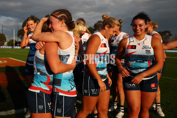 AFLW 2025 Round 04 - Essendon v Geelong - A-62338236