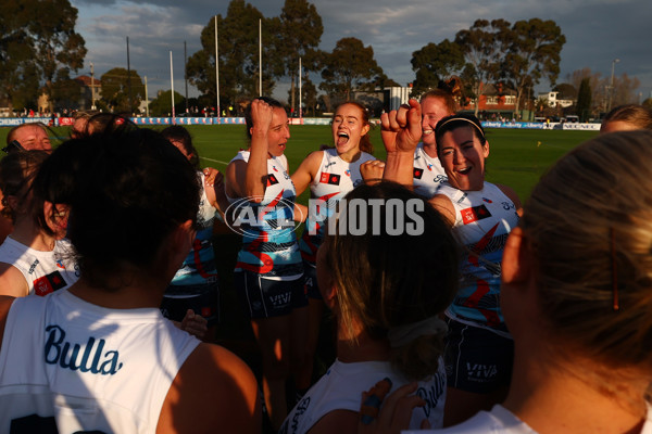 AFLW 2025 Round 04 - Essendon v Geelong - A-62338238