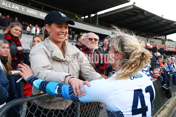 AFLW 2025 Round 04 - Essendon v Geelong - A-62338247