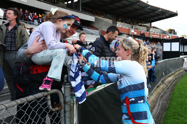 AFLW 2025 Round 04 - Essendon v Geelong - A-62338252