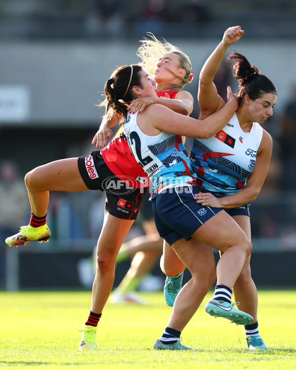 AFLW 2025 Round 04 - Essendon v Geelong - A-62338301