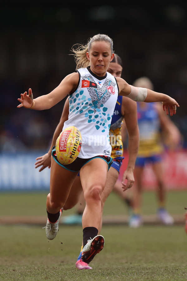 AFLW 2025 Round 04 - Waalitj Marawar v Yartapuulti - A-62341276