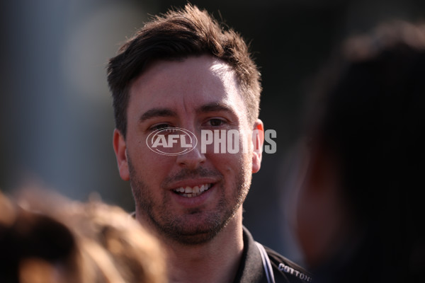 AFLW 2025 Round 04 - North Melbourne v Collingwood - A-62344679