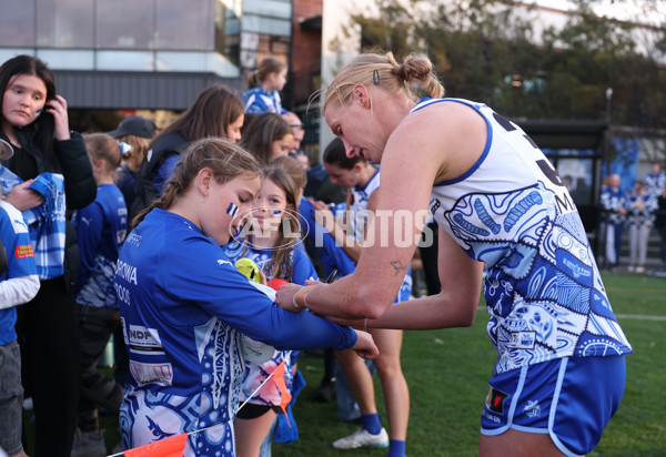 AFLW 2025 Round 04 - North Melbourne v Collingwood - A-62346205