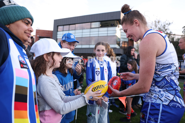 AFLW 2025 Round 04 - North Melbourne v Collingwood - A-62346207