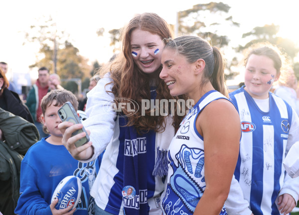AFLW 2025 Round 04 - North Melbourne v Collingwood - A-62346214