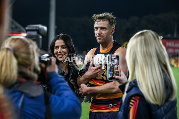 AFL 2025 First Semi Final - Adelaide v Hawthorn - A-62618311