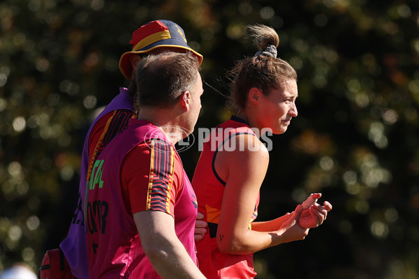 AFLW 2025 Round 05 - Hawthorn v Adelaide - A-62811180