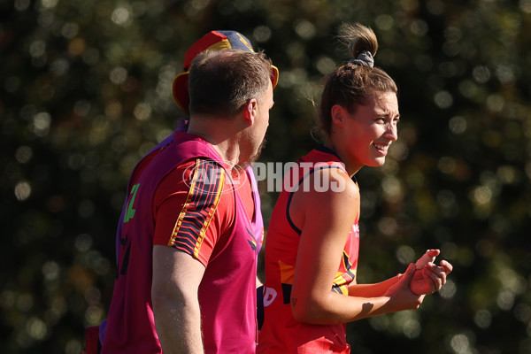 AFLW 2025 Round 05 - Hawthorn v Adelaide - A-62811181